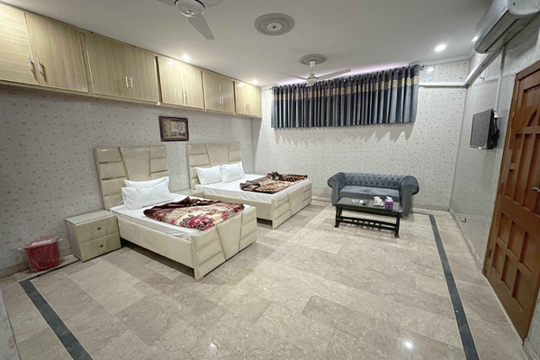 Executive Suite with king size bed and work desk