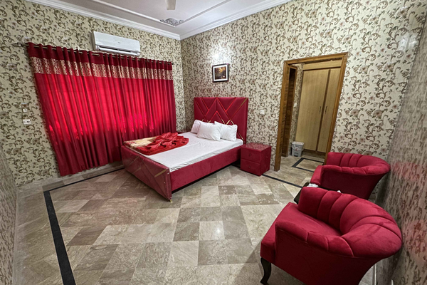 Premium Twin Room with city view and modern furnishings